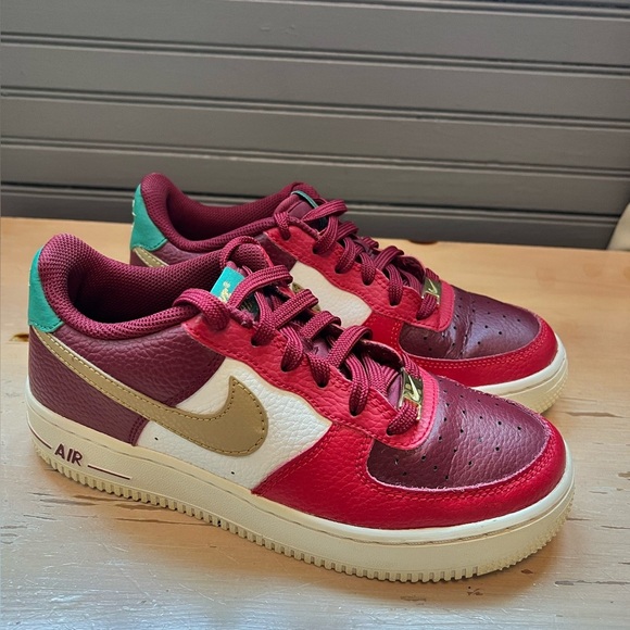 Size 5.5 (GS) - Nike Air Force 1 Low Christmas - Picture 1 of 6